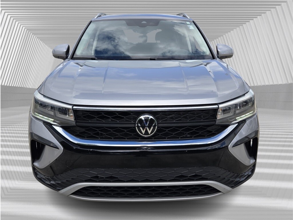 2023 Volkswagen Taos SE photo 3
