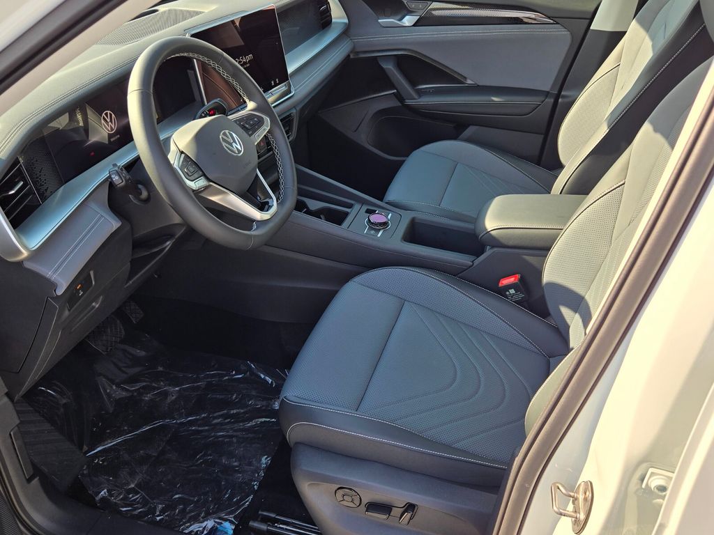 2026 Volkswagen Tiguan SE - Photo 7
