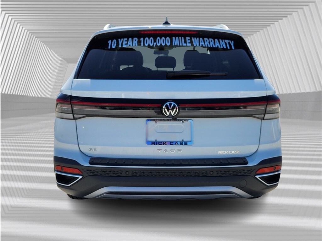 2025 Volkswagen Taos SE photo 3