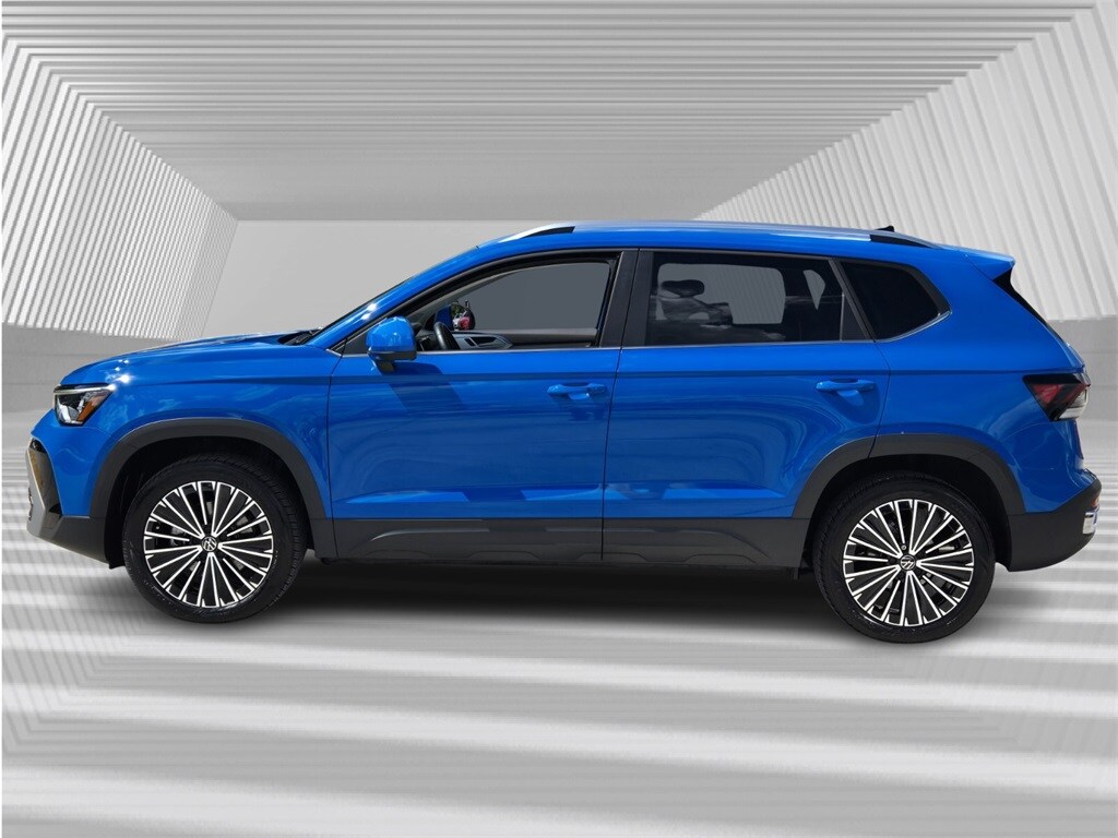 2025 Volkswagen Taos SE photo 3