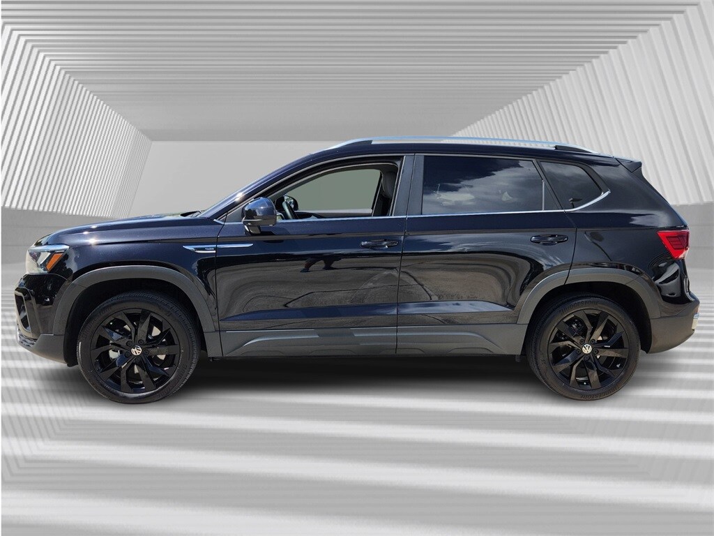 2023 Volkswagen Taos SE photo 3
