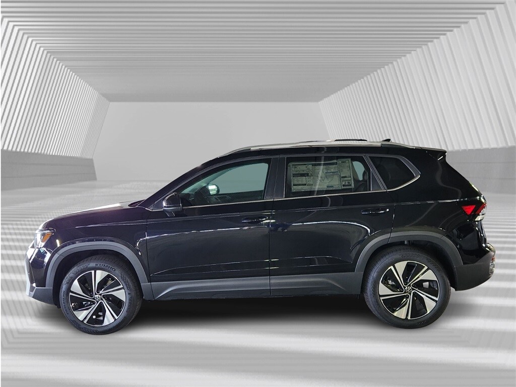 2025 Volkswagen Taos SE photo 2
