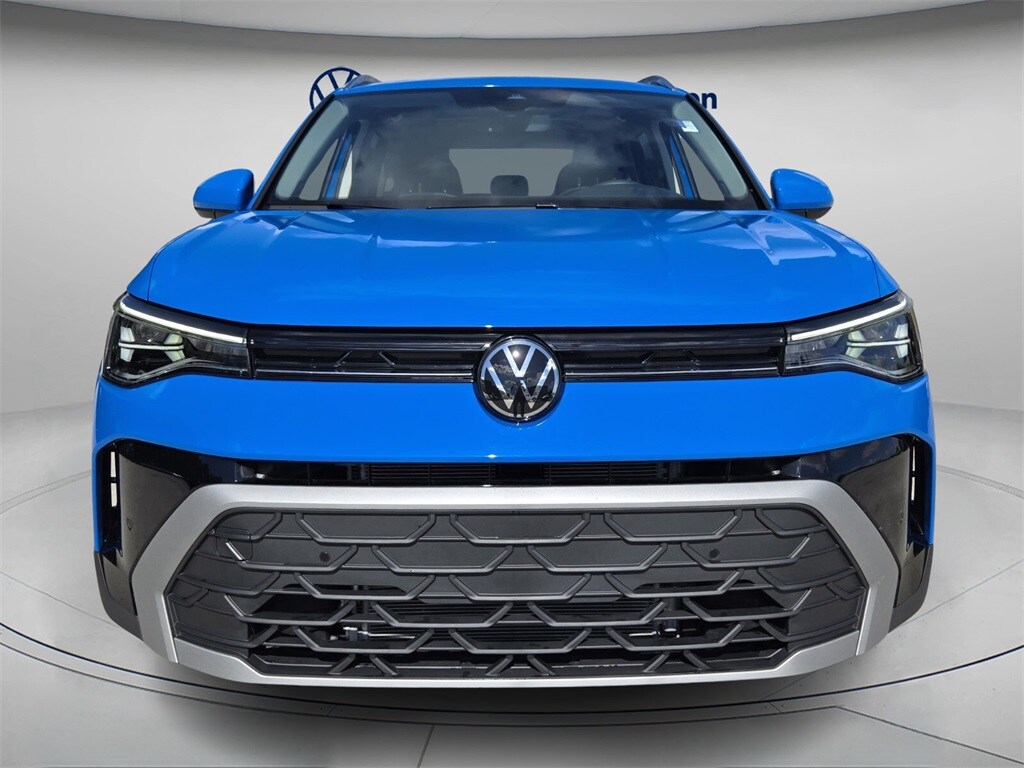 2025 Volkswagen Taos SE photo 4