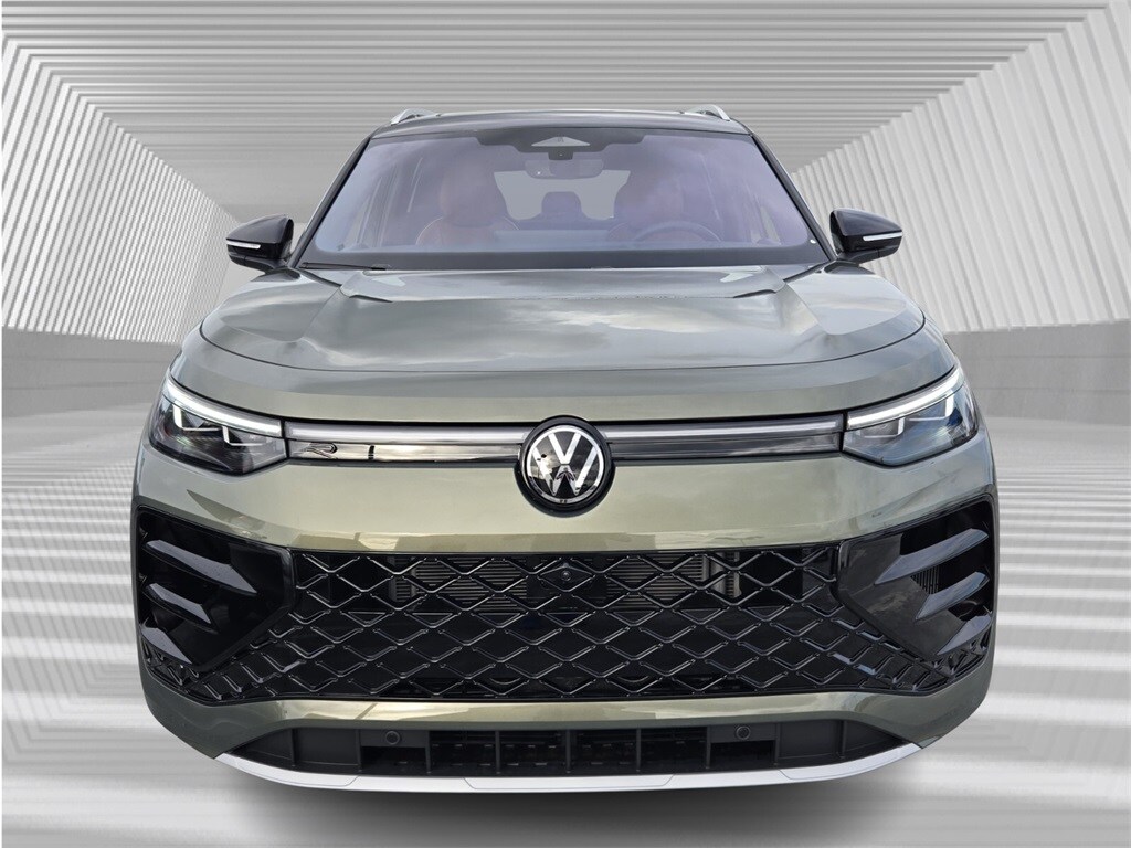 2026 Volkswagen Tiguan SEL R-Line photo 3