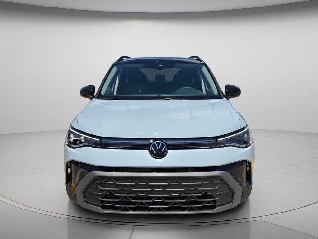 New 2026 Volkswagen Taos 1.5T SE Black SUV