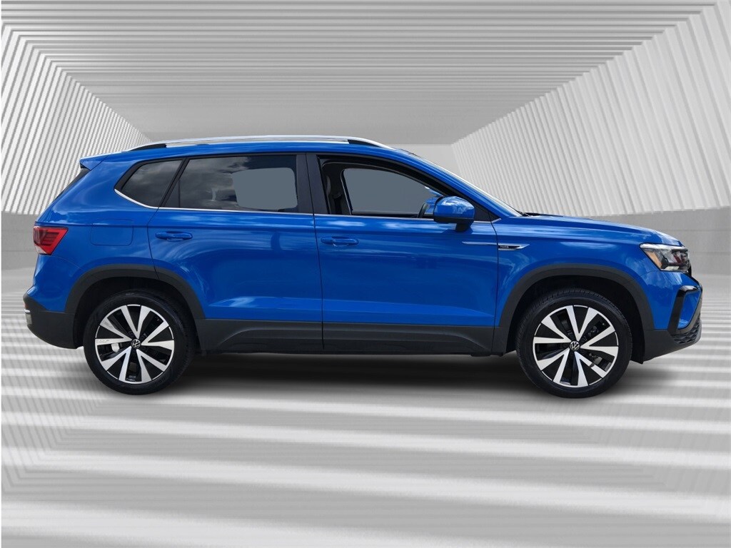 2023 Volkswagen Taos SE photo 2