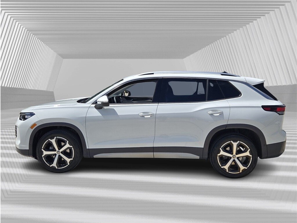 2025 Volkswagen Tiguan SE photo 3