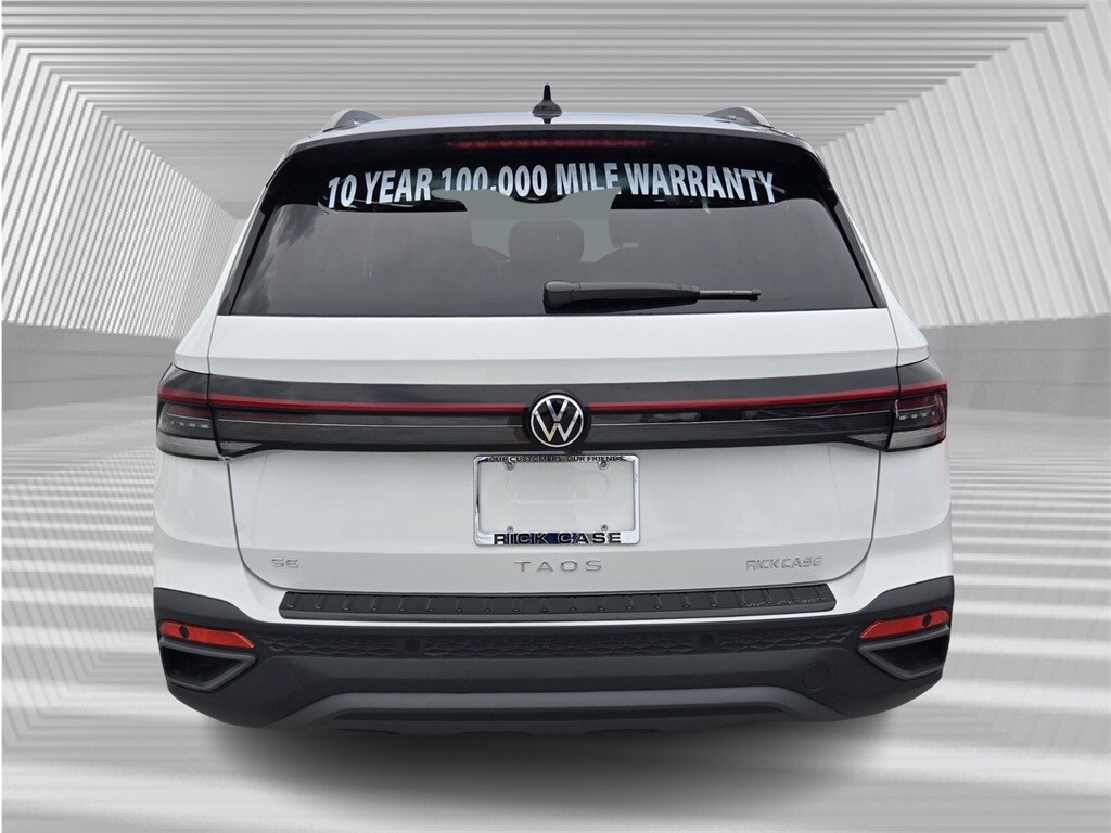 2025 Volkswagen Taos SE photo 3