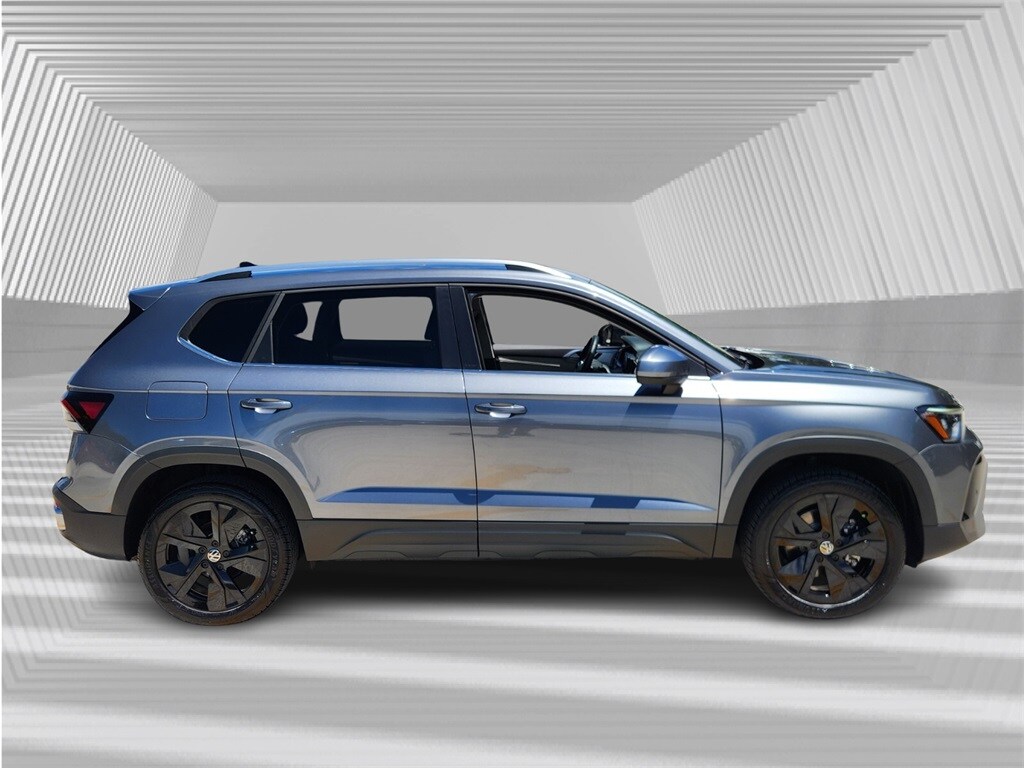 2025 Volkswagen Taos SE photo 2