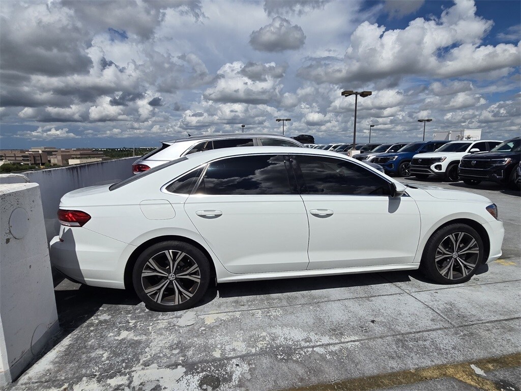 2022 Volkswagen Passat 2.0T SE photo 4