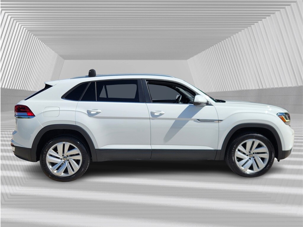 2022 Volkswagen Atlas Cross Sport SE Technology photo 2