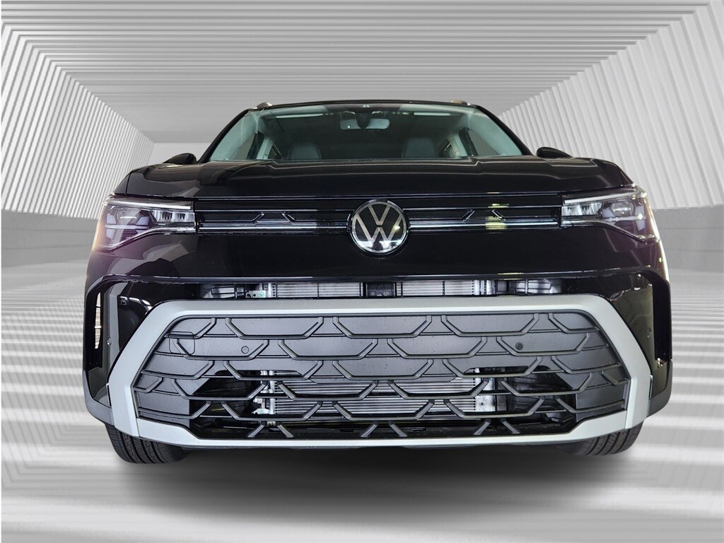 2025 Volkswagen Taos SE photo 3