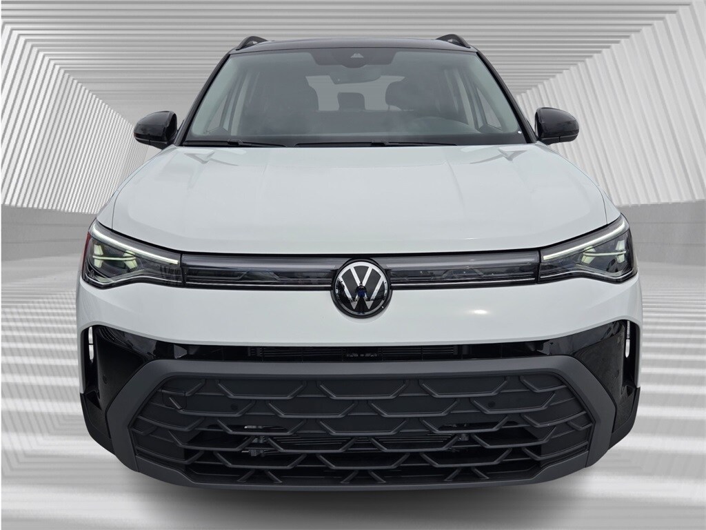 2025 Volkswagen Taos SE photo 2