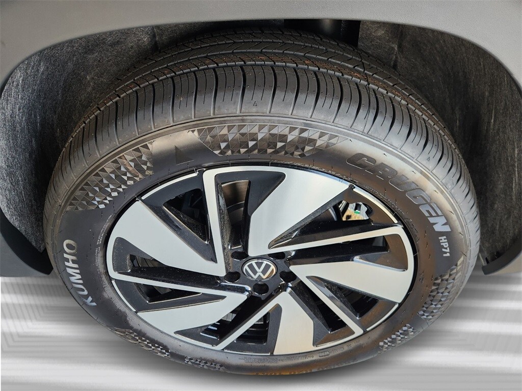 2025 Volkswagen Atlas SEL photo 4