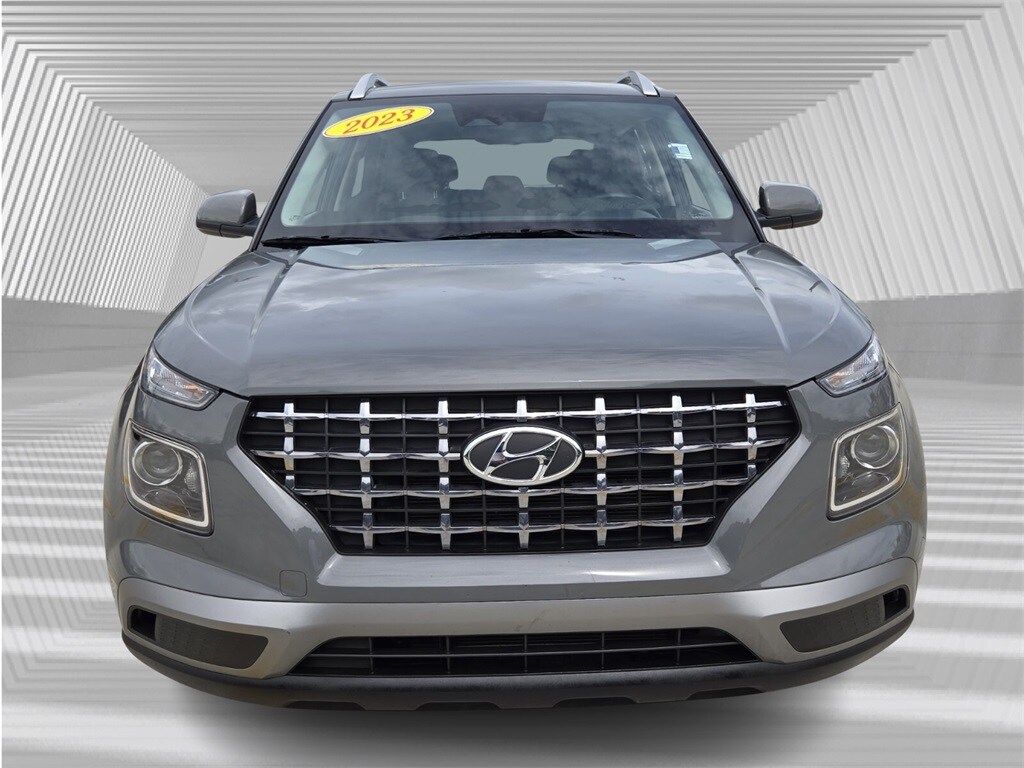 2023 Hyundai Venue SEL photo 4
