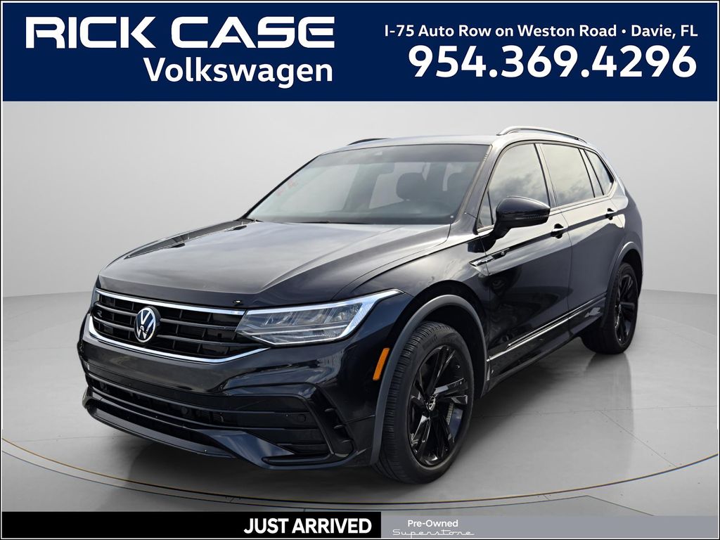 2023 Volkswagen Tiguan 2.0T SE R-Line Black's photo