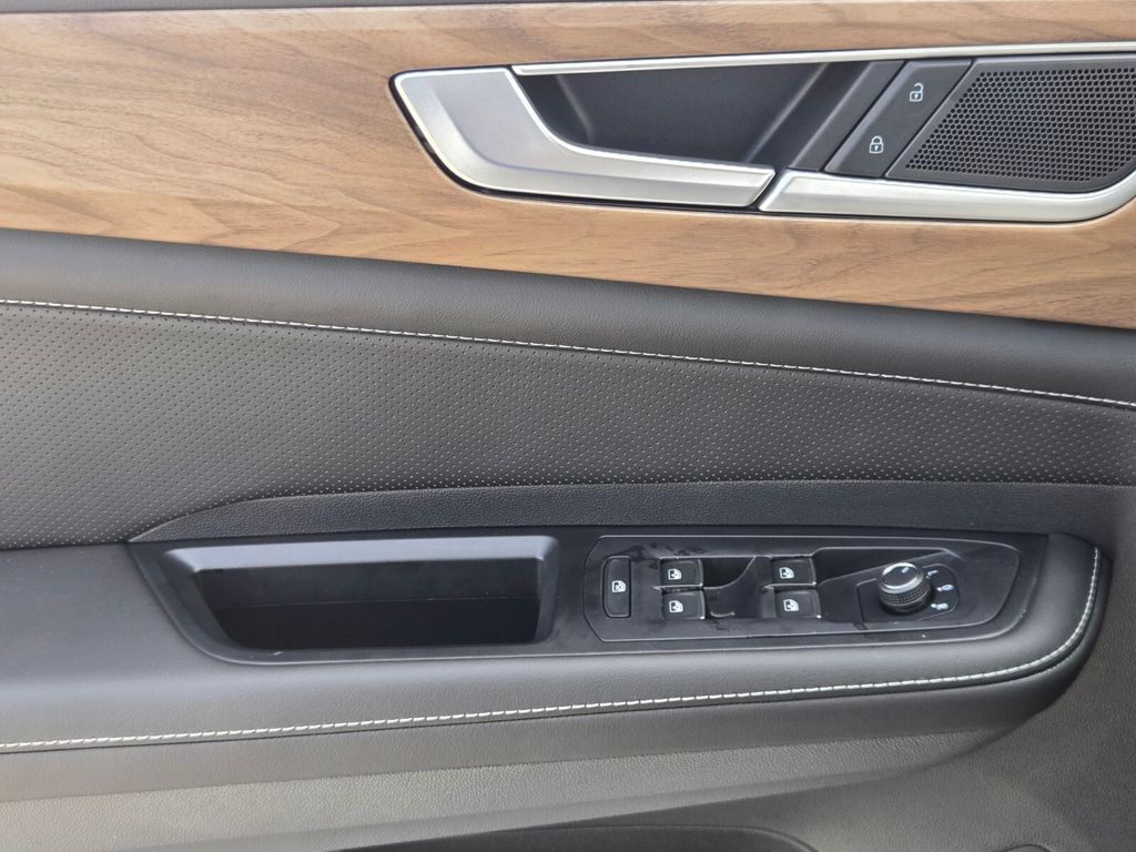 2026 Volkswagen Atlas SE w/Tech - Photo 14