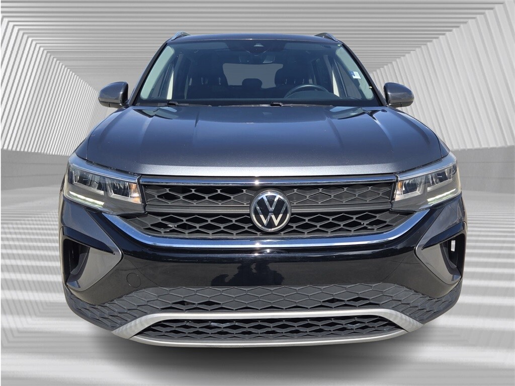 2022 Volkswagen Taos SE photo 3