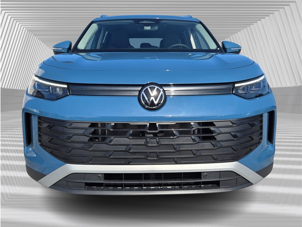 2026 Volkswagen Tiguan SE photo 3