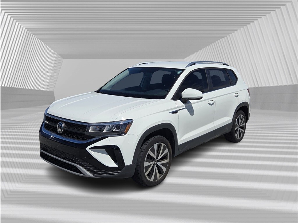 2022 Volkswagen Taos SE photo 2