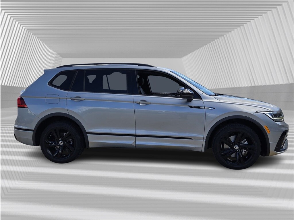 2023 Volkswagen Tiguan SE R-Line Black photo 2