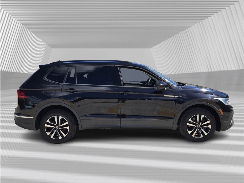 2022 Volkswagen Tiguan S photo 2