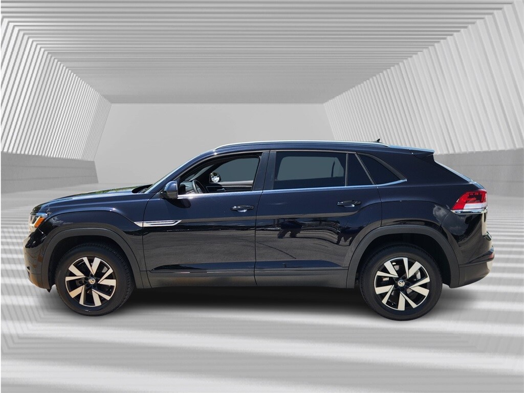 2022 Volkswagen Atlas Cross Sport SE photo 3