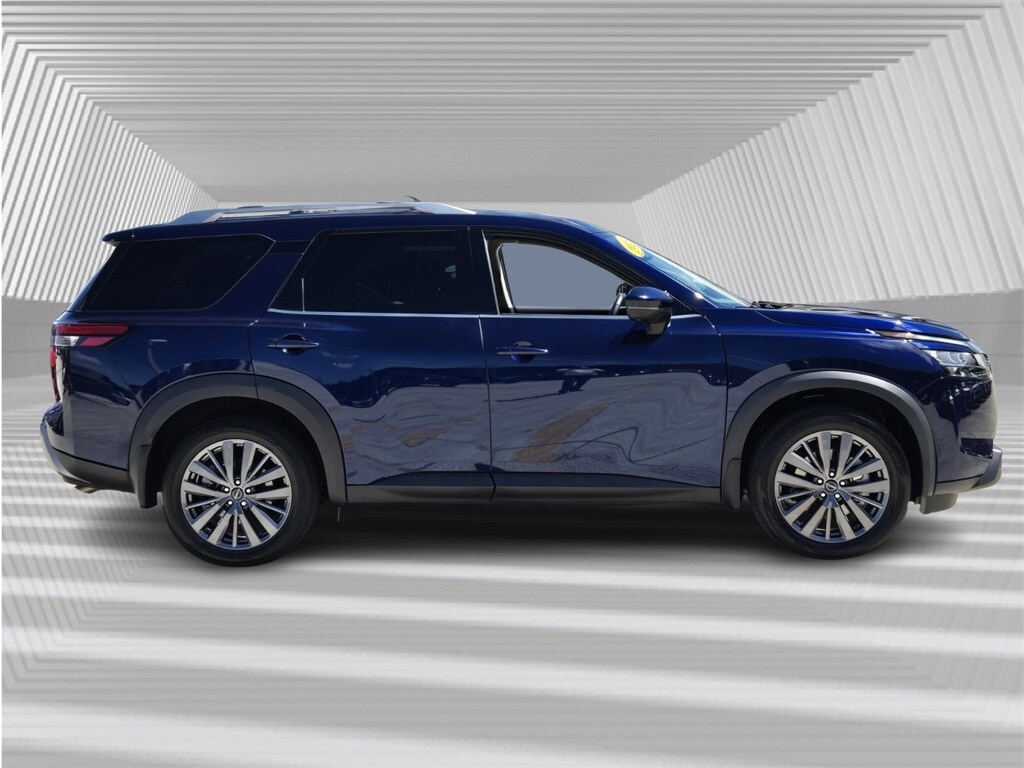 2023 Nissan Pathfinder SL photo 2
