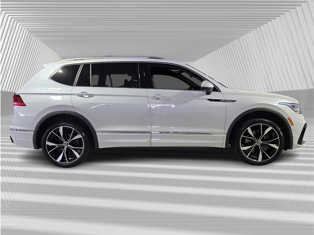 2022 Volkswagen Tiguan SEL Premium R-Line photo 2