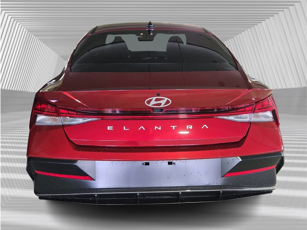 2024 Hyundai Elantra SEL Convenience photo 3