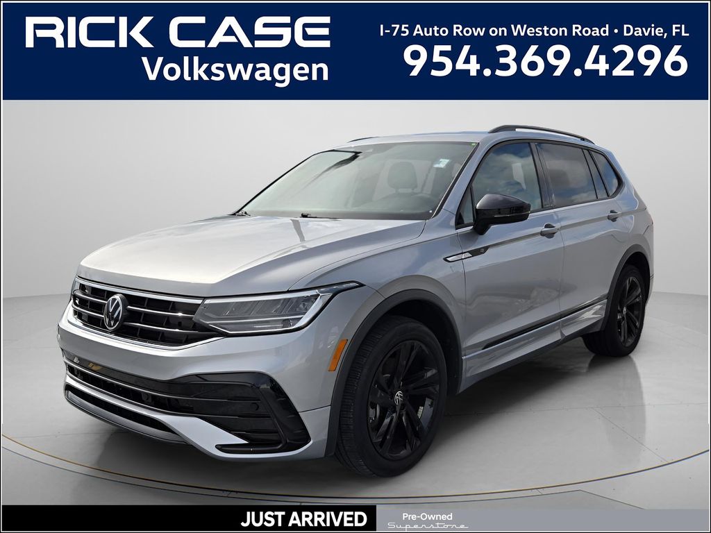 2023 Volkswagen Tiguan 2.0T SE R-Line Black's photo