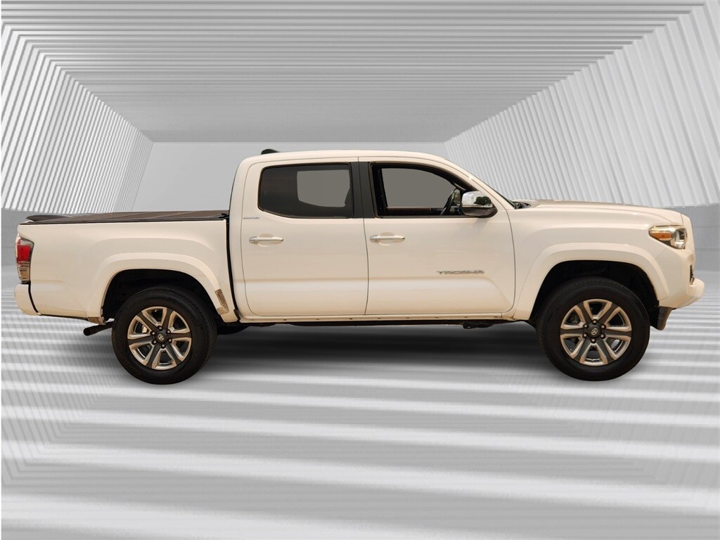 2017 Toyota Tacoma Limited V6 photo 2