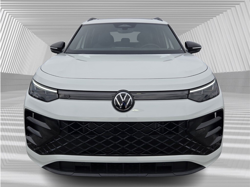 2026 Volkswagen Tiguan SE R-Line Black photo 2
