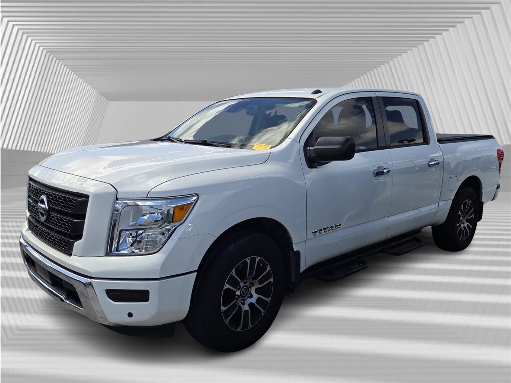 2021 Nissan Titan SV photo 3