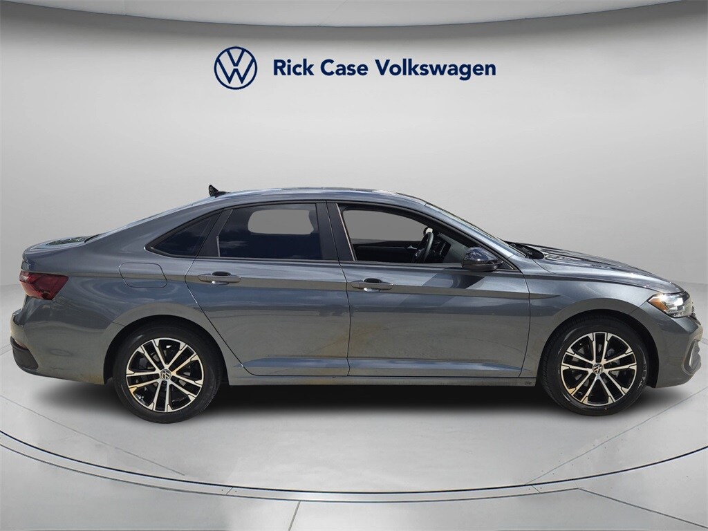 2022 Volkswagen Jetta 1.5T Sport photo 2