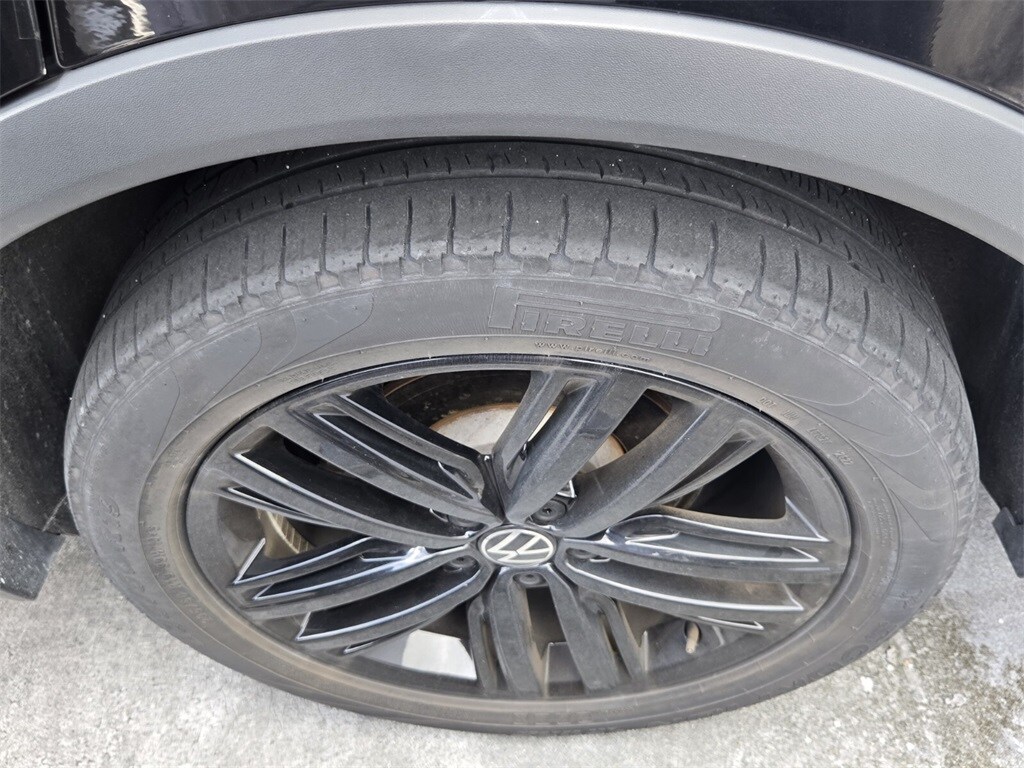 2022 Volkswagen Tiguan SE R-Line Black photo 3