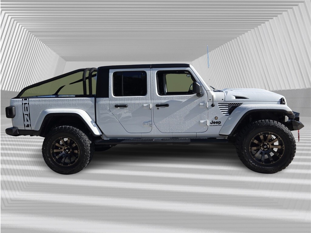 2022 Jeep Gladiator Sport photo 2