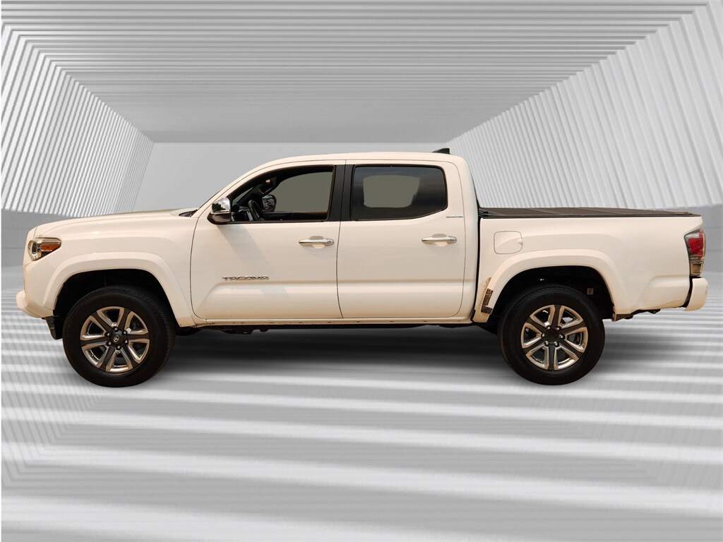 2017 Toyota Tacoma Limited V6 photo 3