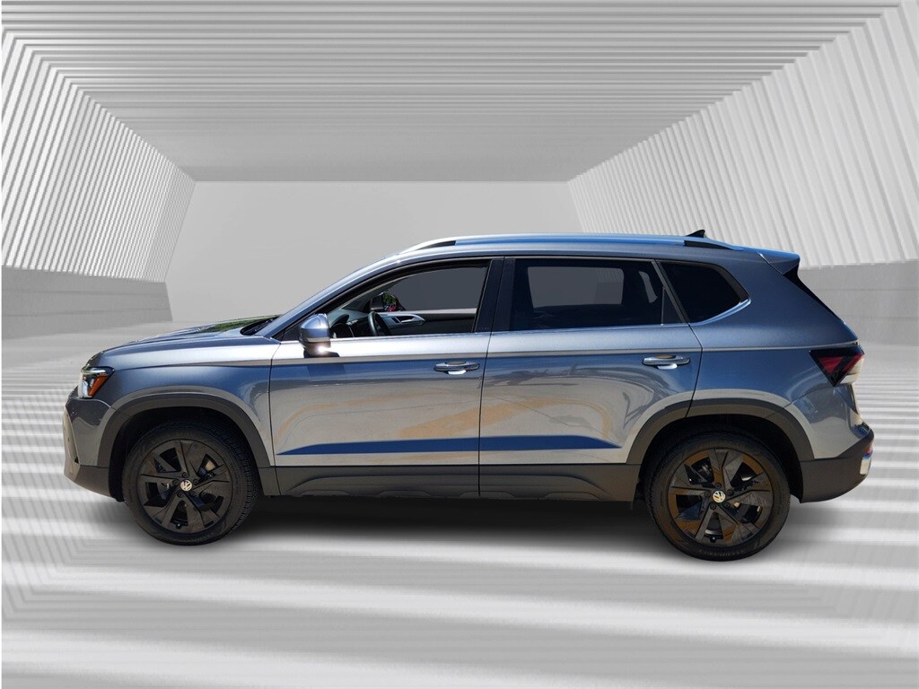2025 Volkswagen Taos SE photo 3