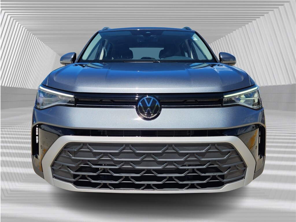2025 Volkswagen Taos SE photo 4