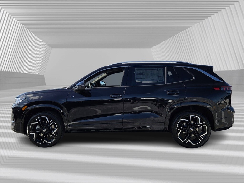 2026 Volkswagen Tiguan SEL R-Line photo 2