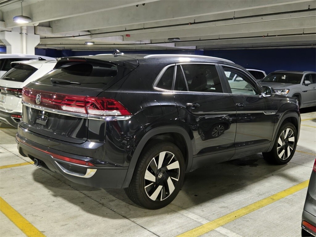 2024 Volkswagen Atlas Cross Sport SE Technology photo 2
