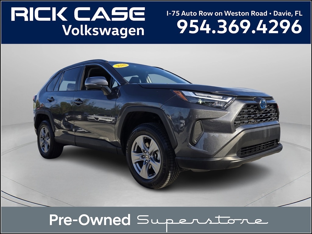 2024 Toyota RAV4 XLE's photo