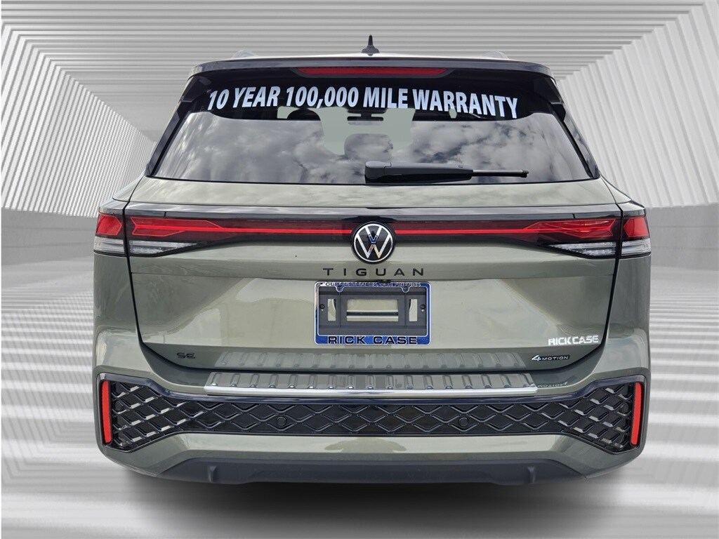 2026 Volkswagen Tiguan SE R-Line Black photo 4