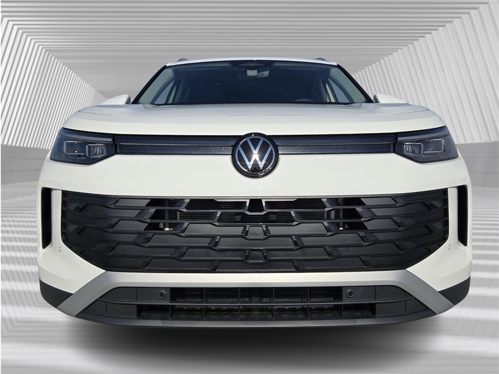 2026 Volkswagen Tiguan SE photo 3