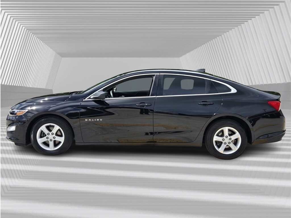 2019 Chevrolet Malibu photo 2