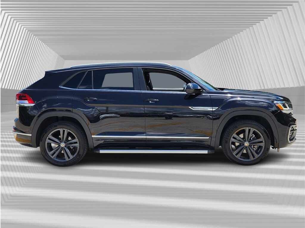 2021 Volkswagen Atlas Cross Sport V6 SE Technology R-Line photo 2