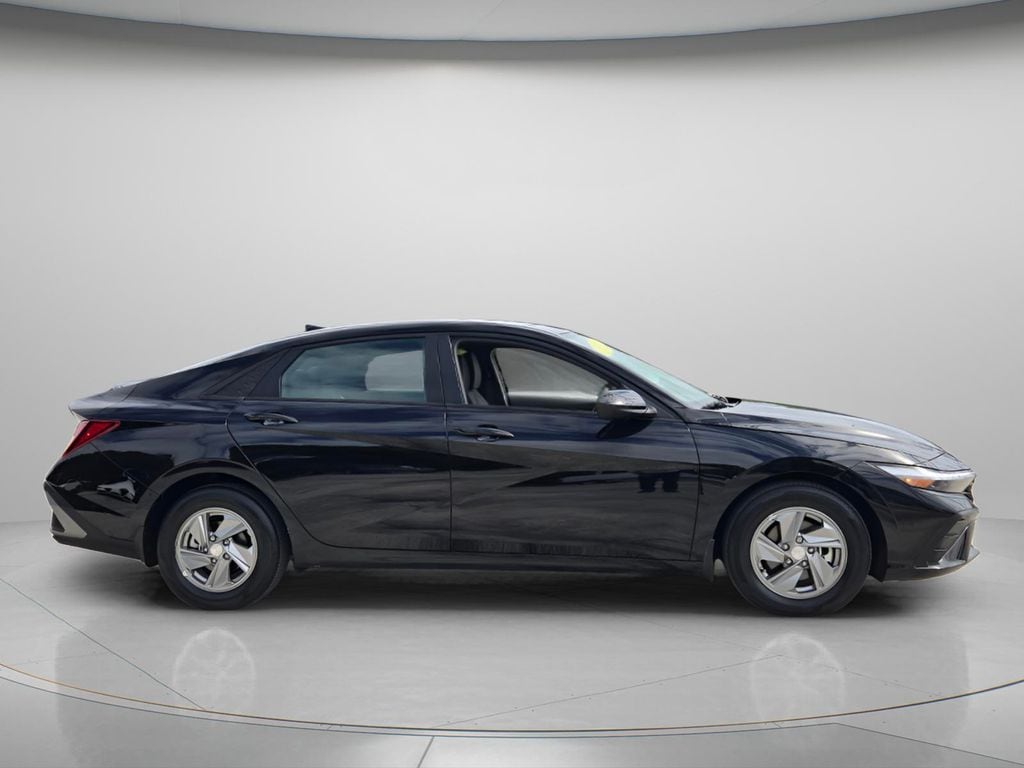 Used 2025 Hyundai Elantra SE Sedan
