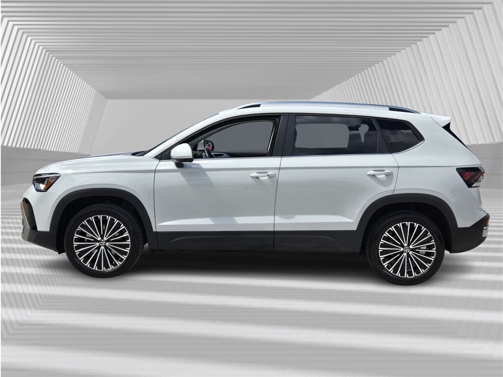 2025 Volkswagen Taos SE photo 2