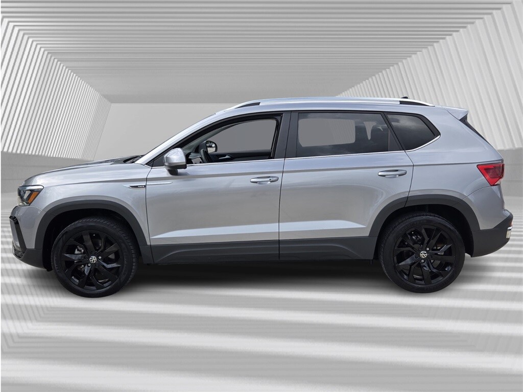 2023 Volkswagen Taos SE photo 2